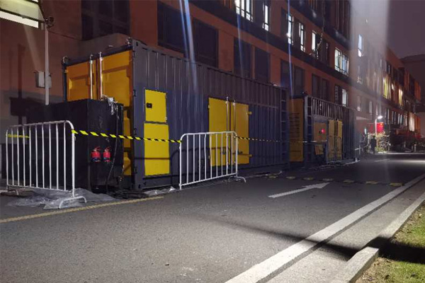 丰宁柴油发电机组的输出电压是如何调节的？