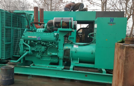 丰宁发电机组如何判断水冷式机油散热器内部是否需要清洗？